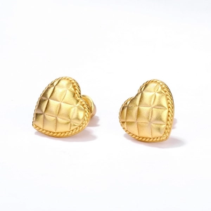 Vintage heart studs in 9K gold plated S925 silver with quilted texture and rope border