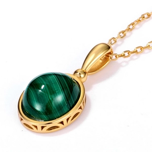 Pendente vintage in argento 925 dorato con malachite ovale e incisioni retrò fini