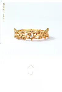 Detail of 925 silver ring with 9K gold plating, vine leaf patterns and zircon stone