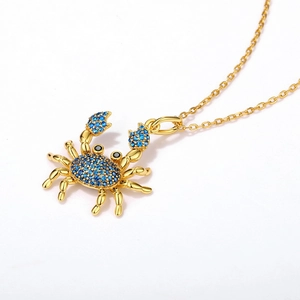 Magnifique collier pendentif crabe en argent S925 doré avec cristaux de spinelle bleus