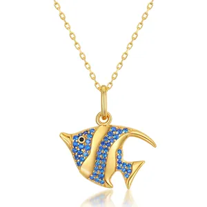 Goldene Clownfisch-Halskette mit blauen Edelsteinen und feiner Gliederkette vor weißem Grund