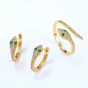 S925 Sterling Silber Schlangenohrringe und Ring-Set mit grünen Zirkonia Augen vergoldet