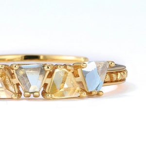 Bague en argent S925 plaqué or 9K avec quartz rose synthétique et pierres triangulaires