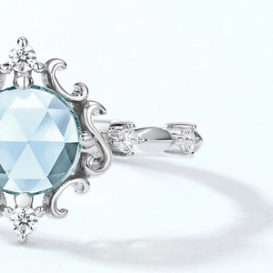 Vintage 925 silver flower crown ring with sky blue topaz gemstone in 45-degree macro view