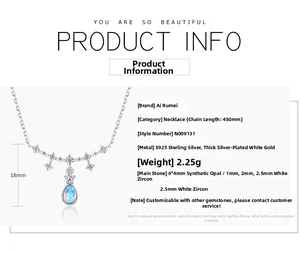 Makro-Detail der 925 Silberhalskette mit Opal-Anhänger und weißen Zirkonia-Akzenten
