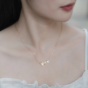 Elegant S925 sterling silver maple leaf pendant necklace on woman's neckline