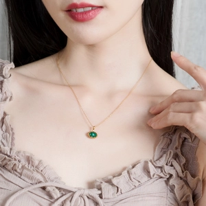Vintage oval malachite pendant in S925 silver worn as an elegant choker necklace