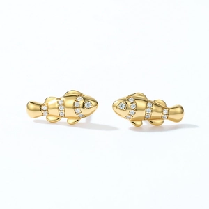 Élégantes boucles d'oreilles clous poisson-clown en argent s925 doré avec zircons blancs