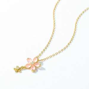 Collier avec pendentif fleur rose en argent plaqué or 10K et cœur en zircone