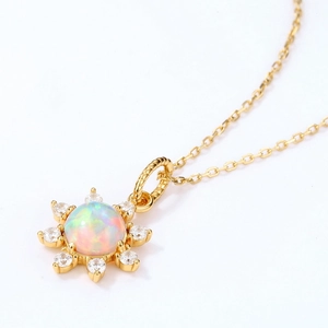 Exquise zonnebloem hanger ketting met opaal en 10K vergulding met glanzend vuureffect