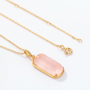 Minimalist 925 silver necklace with rectangular pink quartz pendant in gold finish