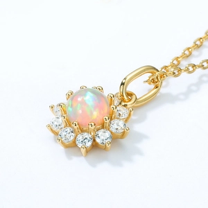 Élégant collier tournesol en argent 925 avec pierre d'opale et accents de zircon