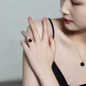 S925 silver snake ring and necklace set with black onyx and green diamond on a model