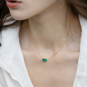 Minimalist 925 silver cat head pendant necklace with green malachite on female model
