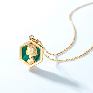 Vintage 925 silver gold plated necklace with malachite and queen relief pendant