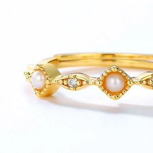 Elegant S925 sterling silver gold-plated ring with pearl and zircon inlay accents