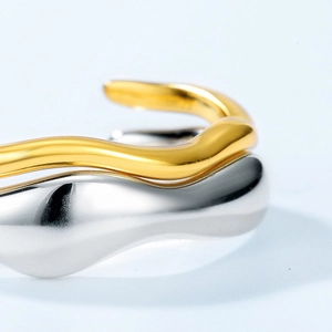Minimalist S925 sterling silver wavy rings in gold and silver finish with mirror polishing
