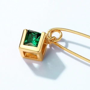 Broche épingle en argent 925 avec pendentif cube évidé et pierre de zircon vert