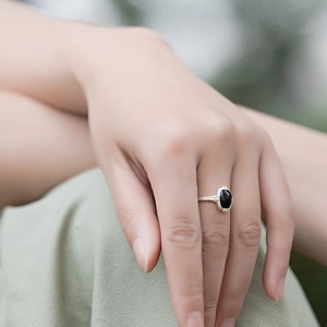 Elegant S925 sterling silver ring with rectangular black onyx stone on woman hand