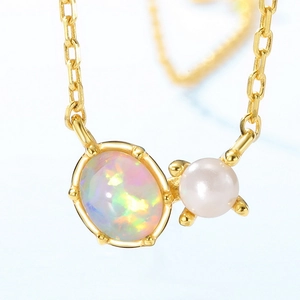 Elegante geometrische S925 Silberhalskette mit Opal und Perle in Gold-Finish Design