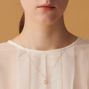 Collana con ciondolo in opale in argento sterling S925 con motivo a pizzo traforato