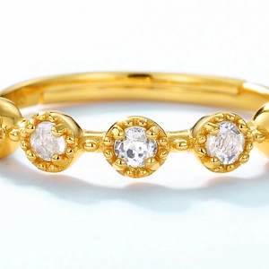 Bague élégante en argent S925 plaqué or 10K avec trois cristaux blancs et perles
