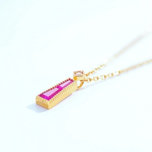 Collier minimaliste en argent S925 avec corindon rectangulaire rose rouge et or