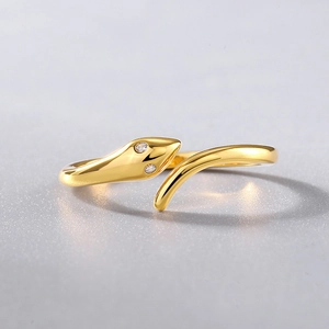 Bague serpent minimaliste dorée avec yeux en zircone et anneau ouvert ajustable