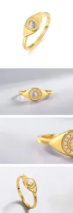Détail d'une bague mauvais œil en argent 925 plaqué or avec opale et zircons fins