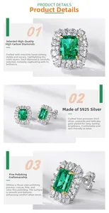 Détail de boucles d'oreilles émeraude en argent S925 avec placage en or 18 carats