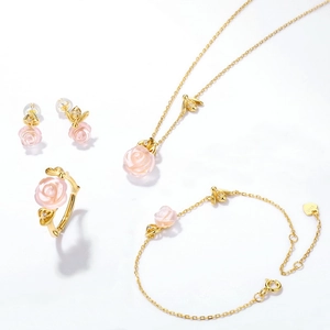 S925 Silber Schmuckset mit rosa Harzrosen und kleinen Bienen-Anhängern in Gold