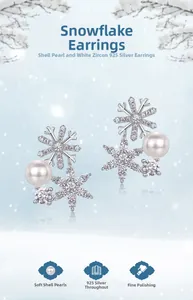 Détail des boucles d'oreilles flocon en argent 925 avec perles de coquillage et zircons