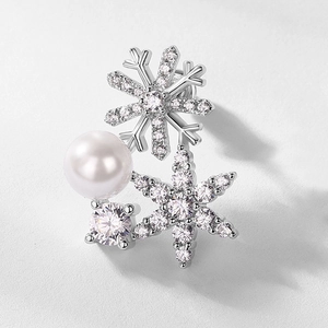 Élégantes boucles d'oreilles flocon en argent S925 avec perles et zircons brillants