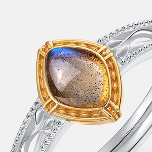 Vintage S925 sterling silver ring with oval labradorite gemstone and hollow patterns