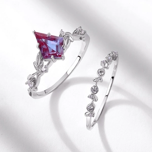 Kite-cut alexandrite S925 silver ring set with elegant vine leaf vine details