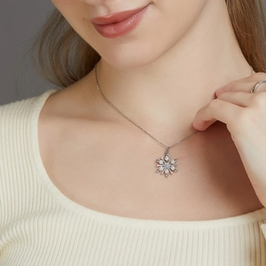 Elegant 925 silver snowflake necklace featuring central pearl and zircon on model