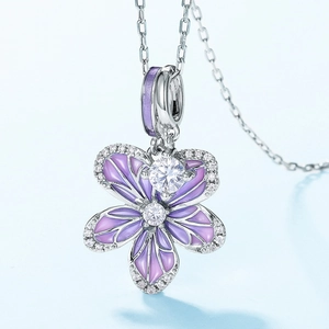 Collier en argent S925 avec pendentif orchidée en émail violet et zircons étincelants
