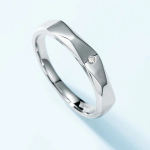 Anello geometrico in argento sterling S925 lucidato con una pietra moissanite rotonda
