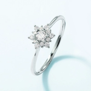 Elegant S925 sterling silver snowflake ring with brilliant moissanite cluster petals