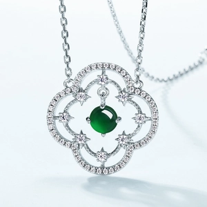 Collier en argent 925 avec pendentif fleur évidée en émeraude et zircons étincelants