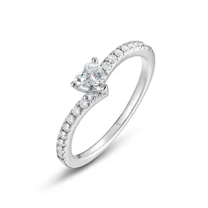 Bague élégante en argent 925 avec moissanite en forme de cœur et pierres micro-pavées