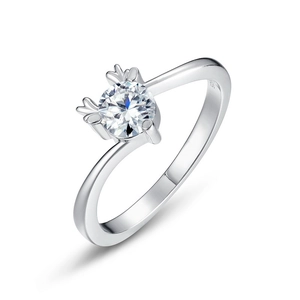 Bague élégante en argent sterling 925 avec moissanite pour couple sur fond blanc