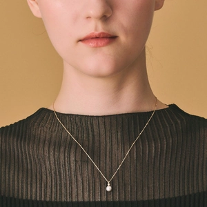 Elegante S925 Sterlingsilber Halskette mit rundem Naturperlenanhänger für Damen
