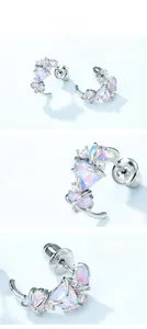 Makroaufnahme von unregelmäßigem Opal-Ohrring mit S925 Silber und handgefertigten Details