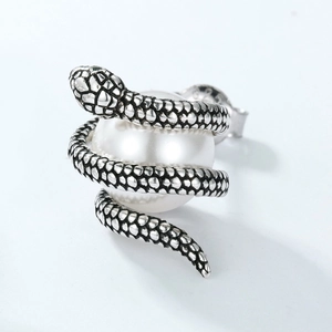 Boucles d'oreilles serpent en argent S925 avec détails de perles blanches rondes