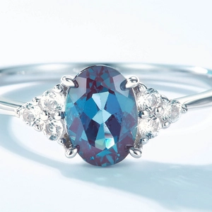 Elegant S925 silver alexandrite ring with oval center stone and side diamonds