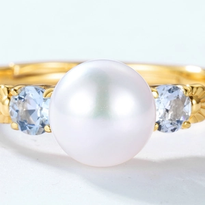 Vintage S925 silver gold-plated ring with large round pearl and sky blue topaz accents