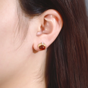 Boucles d'oreilles épi de blé en argent S925 avec grenade portées par modèle
