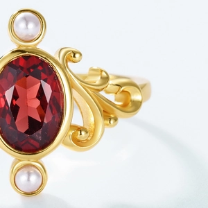Vintage S925 silver crown ring with red garnet gemstone and white pearls