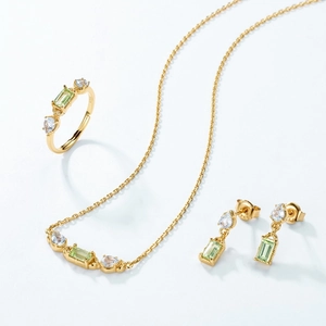 S925 silver gold plated jewelry set with green peridot stones and pear cut crystals